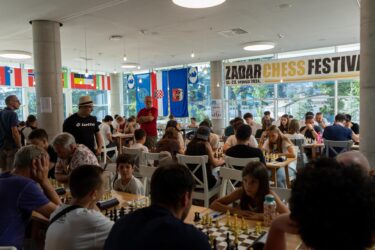 Slika od Otvoren je Zadar Chess Festival, prijavljeno je oko 120 igrača iz 24 zemlje. Nagradni fond je 10.000 eura, a boje Zadra brani Antea (7)!