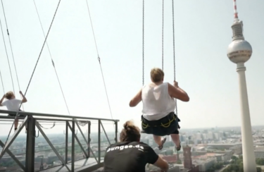 Slika od Ovo je najviša ljuljačka na svijetu: Samo se hrabri mogu odvažiti i zaljuljati na vrhu hotela