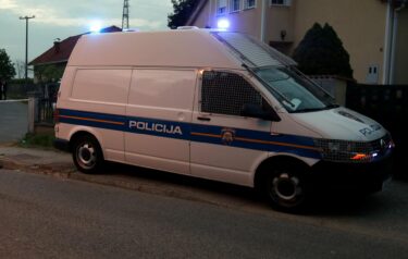 Slika od Pijan skrivio prometnu nesreću kod Drniša. Sebe spremio u zatvor, drugog mladića u bolnicu