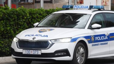 Slika od Pijani na cesti: Bez kacige u Splitu vozio moped, odbio testiranje pa vrijeđao policiju
