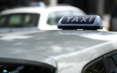 Slika od Pijani taksist krivudao po cesti, vozio putnike na aerodrom u Dubrovniku, policija ga privela