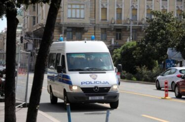 Slika od Pijani Ukrajinac se u centru Rijeke autom zabio u vozilo ispred sebe pa pobjegao. Ostavio je auto, ali ruka pravde ga je brzo sustigla!