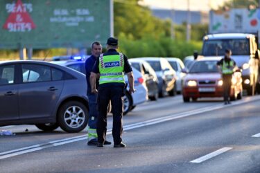 Slika od Pijani vozač u automobilu splitskih registracija udario dvoje biciklista, a potom pretukao svjedoke prometne nesreće