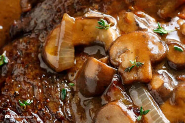 Slika od Piletina punjena gljivama i sirom: Pripremite za goste, ovo neće zaboraviti