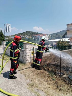 Slika od Planulo u Bilicama: Vatrogasci brzom intervencijom spriječili širenje požara koji je izbio na otvorenom prostoru