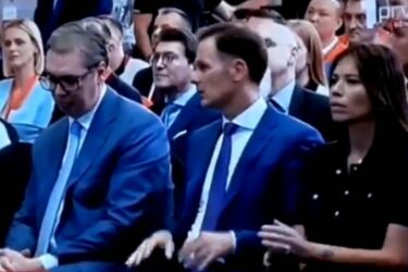 Slika od Pogledajte kako je Vučić izdresirao svoje ministre, kamere snimile prekomičan trenutak. Ovo je malo neugodno gledati