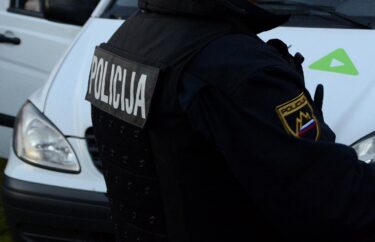 Slika od Policija jutros u 5 zatekla dječaka kako hoda po autocesi. Otac dojurio kada je saznao, dijete je samo izašlo…