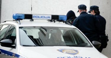 Slika od Policija u Crnom zaustavila 29-godišnjeg recidivistu koji je ponovno vozio bez dozvole! Na sudu je dobio kaznu od 14 dana zatvora