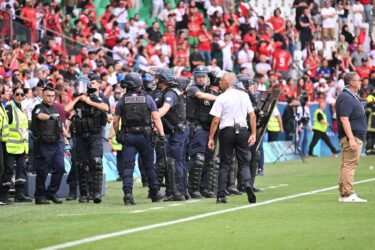 Slika od Potpuni kaos na OI: Sudac nakon sat i pol vratio igrače na teren, gledao VAR i Argentini poništio gol