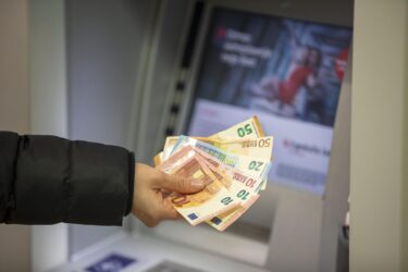 Slika od Potrošačka groznica: Hrvati se pomamili za gotovinskim nenamjenskim kreditima! Ali lakoća zaduživanja ima svoje zamke