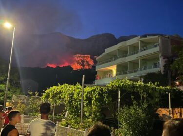 Slika od Požar na području Tučepa, vatra prodrla u Park prirode Biokovo