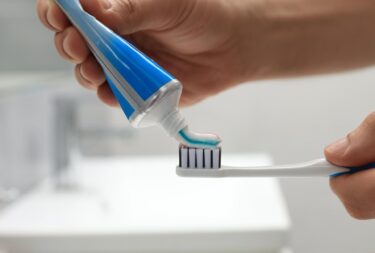 Slika od Poznati stomatolog pokazao u videu koliko točno trebamo staviti paste za zube na četkicu! Doslovno svi radimo grešku