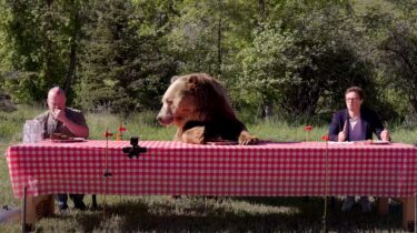 Slika od Prekaljeni ždero izazvao medvjeda na duel u brzinskom jedenju hot dogova