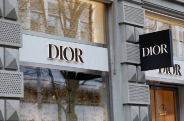 Slika od Procurilo koliko Dior plaća izradu torbice koju prodaju za 2780 dolara: A onda i nešto još gore