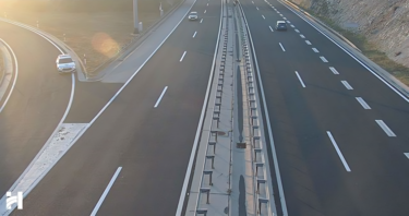 Slika od Prometna na A1 kod Otočca. Zatvoren tunel, u prekidu promet prema Zagrebu
