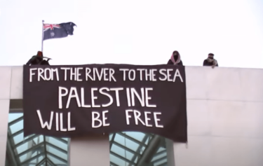 Slika od Propalestinski prosvjednici popeli se na krov australskog parlamenta