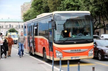 Slika od Rijeka omogućuje besplatan javni prijevoz za školarce i studente – Evo koji su uvjeti