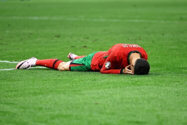 Slika od Ronaldo promašio penal pa uoči drugog produžetka briznuo u plač