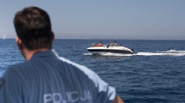 Slika od Šibenski policajac vrijeđao muškarca zbog glasne glazbe, pokrenut disciplinski postupak