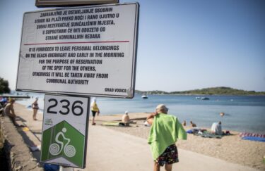 Slika od Srima kao Normandija: Šta je ovo došlo, ljudi moji, Moraš se u pet ujutro dići ako želiš mjesto na plaži uhvatiti!