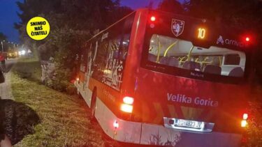 Slika od Strani državljanin autobusom sletio u kanal u Velikoj Gorici: ‘Ubacio je u krivu brzinu’