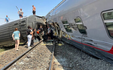 Slika od Strašna nesreća u Rusiji: Vlak s oko tisuću putnika sudario se s kamionom