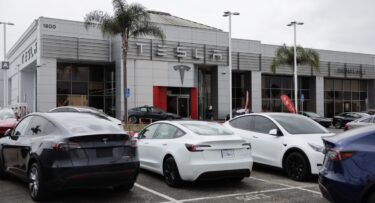 Slika od Tesla spustio cijene auta, prodaja i dalje pada