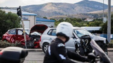 Slika od Troje ozlijeđenih u sudaru dva automobila u Kaštel Štafiliću