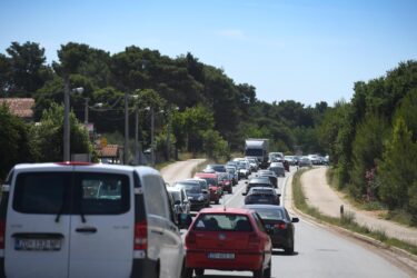 Slika od U prometnoj nesreći kod skretanja za Petrčane, lakše su ozlijeđene dvije osobe: 67-godišnji Zadranin pijan izazvao nesreću…