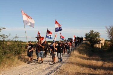 Slika od U spomen na 30 žrtava Domovinskog rata župe sv. Mihovil hodat će se 12 kilometara – od Bulića do Vukšića