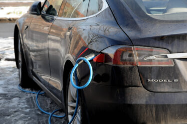 Slika od Udarac za vlasnike električnih automobila: Munjevito gube na cijeni, ubrzo vrijede manje od ‘benzinaca’