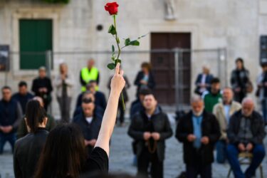 Slika od Umjetnička reakcija na ‘klečavce‘ ove subote i u Šibeniku: ‘Nećemo dozvoliti da žene ostanu prepuštene same sebi‘