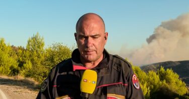 Slika od Vatrogasni zapovjednik o požaru kod Skradina: Čeka nas dosta teška noć