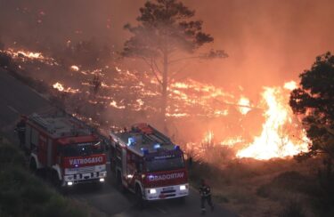 Slika od VELIKA GALERIJA Strašne scene požara u Tučepima, vatrogasci se bore zadnjim snagama