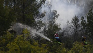 Slika od Veliki požar u zaleđu Skradina: Vatra došla do Bratiškovaca, ugrožene kuće