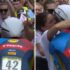 Slika od VIDEO Biciklista na Touru kaznili jer je poljubio suprugu i sina!?