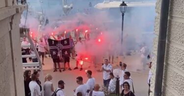 Slika od VIDEO Hajdukovi navijači bakljadom dočekali Čeferina i klupsku upravu