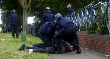 Slika od VIDEO Neredi u Dublinu. Prosvjednici ne žele centar za azilante, palili su strojeve