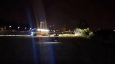 Slika od VIDEO Noćna drama u Zagrebu: Žena upala u Savu, spašavali je prolaznici. Spasili je jet-skijem