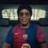 Slika od VIDEO Ronaldinho predstavio novi dres Barcelone, navijači oduševljeni: Šteta da ne zaigra