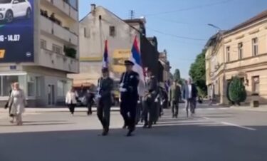 Slika od Vojnici Vojske Srbije u uniformama marširali Prijedorom, Dodik oduševljen: ‘Konačno’