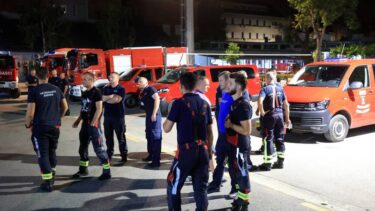 Slika od Zagrebački vatrogasci krenuli su u pomoć kolegama iz Tučepa: ‘Nadam se najboljem, pazite se’