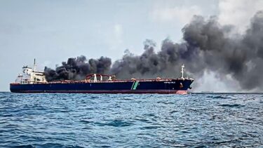 Slika od Zapalili se tankeri puni sirove nafte blizu Singapura