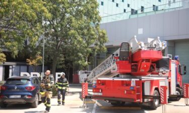 Slika od Zapalio se šoping centar u Šibeniku, dvoje ljudi zaglavilo u liftu