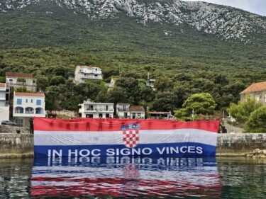 Slika od Foto/ Video: Srce im k‘o najveća planina: ronioci iz Blaca pod morem razvili hrvatski barjak od dvadeset metara