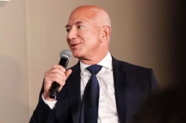 Slika od Jeff Bezos u nekoliko sati izgubio osam milijardi dolara