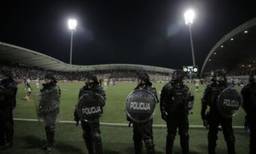 Slika od Kaos u Mariboru; domaći navijači pogodili igrača Olimpije, utakmica prekinuta