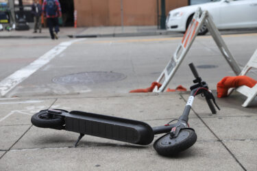 Slika od Maloljetnik pao s električnog romobila u Vodicama: Teško je ozlijeđen