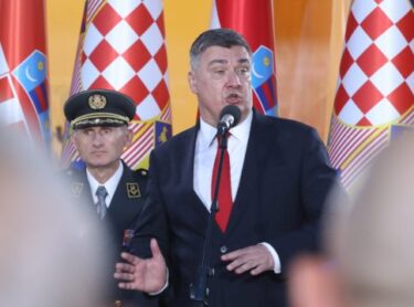 Slika od Milanović se opet obrušio na pozdrav ‘za dom spremni’ nakon koncerta u Imotskom