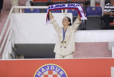 Slika od Na Poljudu se pojavila Barbara Matić sa zlatnom medaljom, Torcida napravila bakljadu